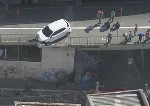 Grávida arremessada de viaduto ao ser atropelada por carro perde bebê