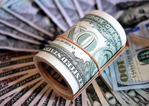 Dólar fecha em forte queda, a R$ 5,46, no primeiro dia das tarifas de Trump; Bolsa dispara