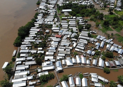 Municípios do Amazonas atingidos pela cheia recebem hipoclorito