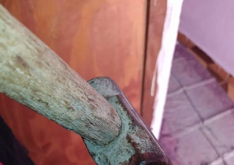 Mulher mata ex-companheiro a marretadas durante briga