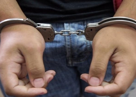 Garoto de 14 anos é detido com arma e 200 trouxinhas de drogas em Manaus