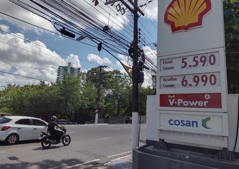 Bolsonaro repete promessa de ter uma das gasolinas mais baratas do mundo