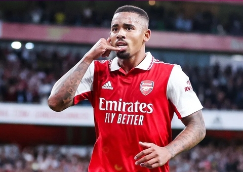 Gabriel Jesus comemora retorno aos gramados pelo Arsenal após 10 meses