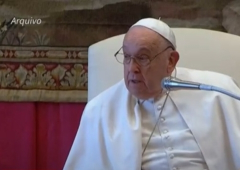 Papa Francisco apresenta 'leve melhora' e está sem febre, segundo Vaticano