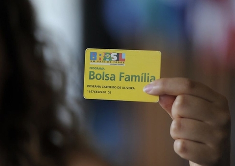 Bolsa Família deve ter extra de até R$ 50 por adolescente e critério mais duro para família unipessoal