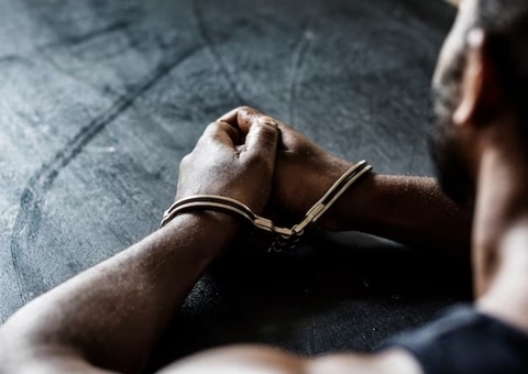 Homem espanca ex-esposa após ameaçar matar os filhos em Manaus