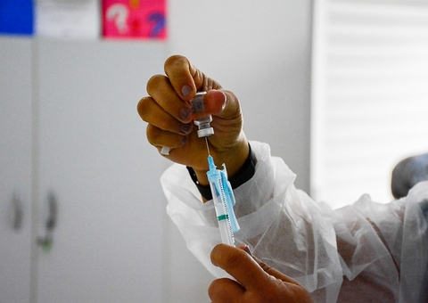 Esperando 78 mil, Amazonas recebe apenas 2 mil doses de vacina contra covid