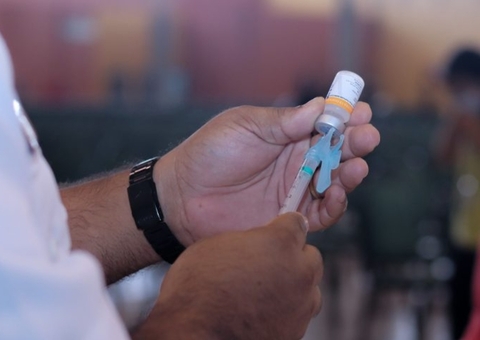 Manaus retoma vacinação contra covid-19 nesta segunda