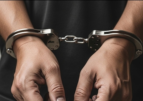 Homem é preso após desmaiar ex-esposa durante agressão por ciúmes no Santo Agostinho