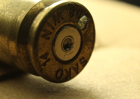 Adolescente leva tiro na perna enquanto fazia trabalho escolar em Manaus 