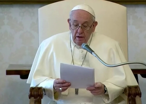 Vaticano autoriza que homens gays se tornem padres sob condição de não fazerem sexo