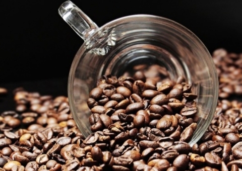 Anvisa proíbe café após análise encontrar fragmentos semelhantes a vidro
