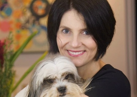 Com covid-19, viúva de Chico Anysio tem melhora e deixa UTI