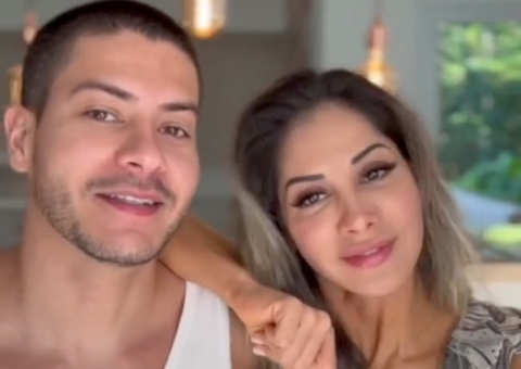 Maíra Cardi e Arthur Aguiar são flagrados em palestra para casais