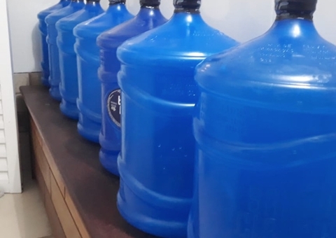 MP investiga compra de garrafões de água a R$ 25 pela prefeitura do interior do Amazonas