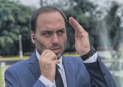 PF investiga se assessora de Carlos pediu informações sobre investigação contra família Bolsonaro