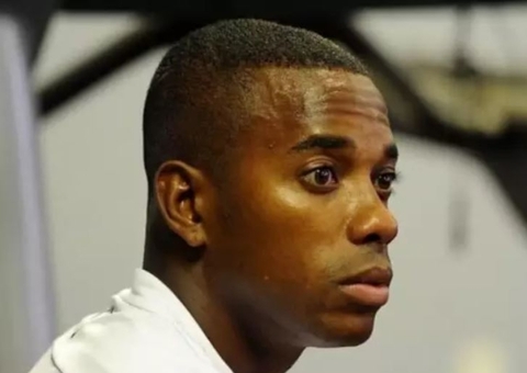 Robinho é preso pela PF para cumprir pena por estupro