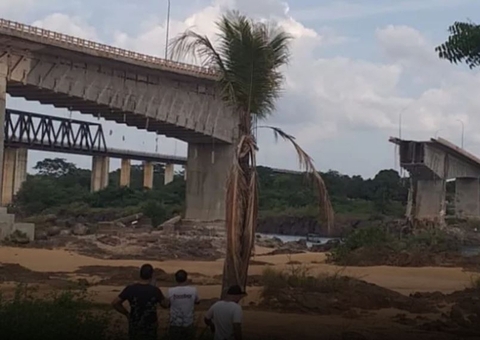Vítimas estão a 35m de profundidade em carro esmagado por carreta após queda de ponte