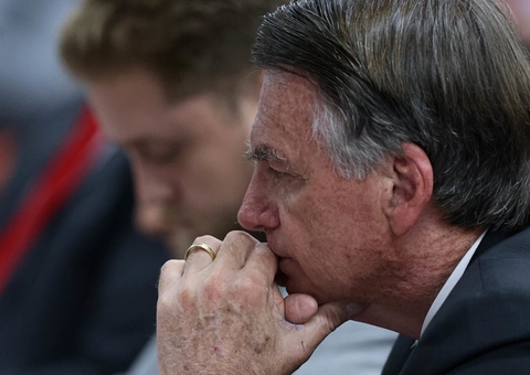 Defesa diz ao STF que Bolsonaro não usou celular em visita de Nikolas Ferreira