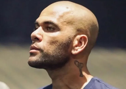 Daniel Alves é formalmente acusado pela Justiça da Espanha e vira réu