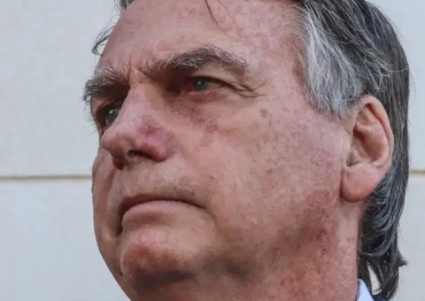 Bolsonaro é submetido a cirurgia de hérnia inguinal nesta quinta-feira