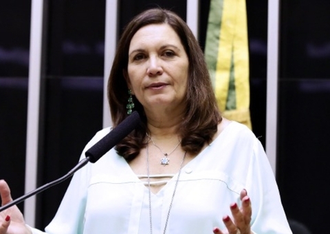Youtube suspende conta de Bia Kicis por conteúdo de ‘desinformação’ sobre vacina