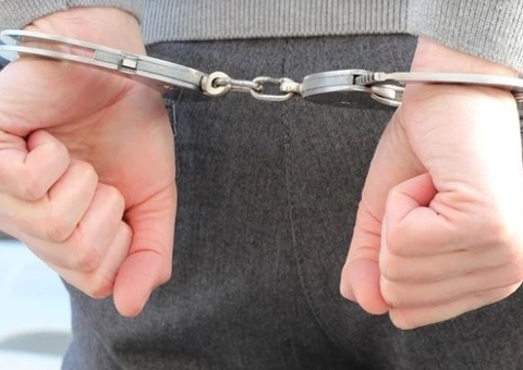 Transtornado, homem agride mãe e irmã e tenta esfaquear policiais em Manaus