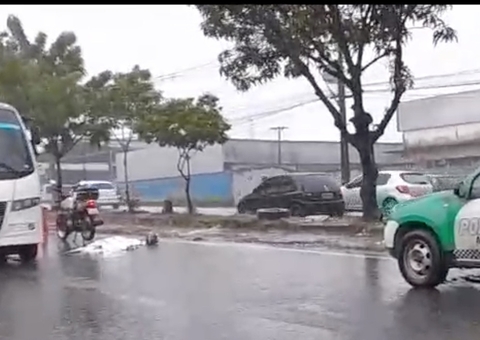 Motociclista morto após acidente com micro-ônibus em Manaus é identificado