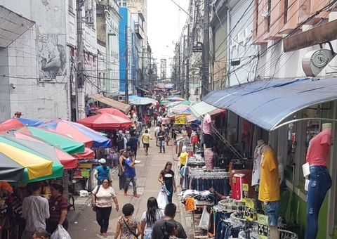 Aniversário de Manaus: Lojas do Centro fecham mais cedo no feriado; veja horários