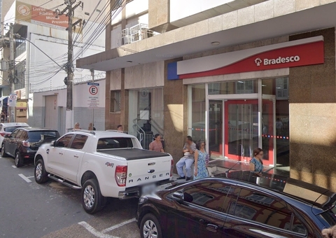 Bradesco deve devolver em dobro cobrança indevida e danos morais; entenda