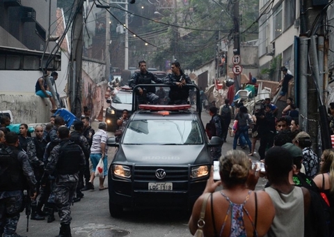 Apenas metade dos policiais usou câmeras corporais em operação contra CV no Rio