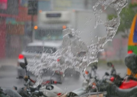 Chuva forte atinge 84 mm de água em Manaus nesta segunda-feira