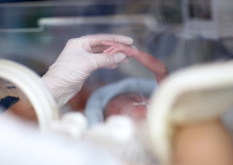 Estado decreta situação de emergência após superlotação de UTIs neonatais e pediátricas