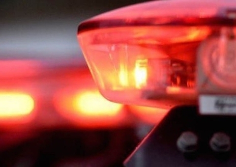 Mulher é espancada e corre em rua pedindo ajuda em Manaus