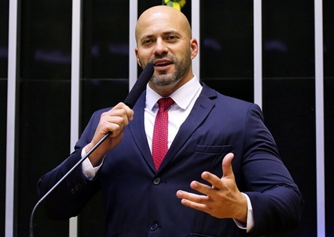 Moraes envia à Câmara laudo da PF e denúncia da PGR contra Daniel Silveira