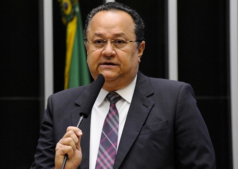 Após cassação, partido de Silas Câmara aciona advogados de Brasília