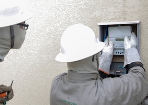 Amazonas Energia deve indenizar consumidor em caso de inspeção em medidor