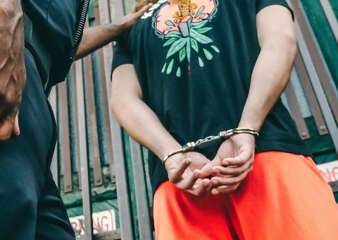 Homem é preso após furtar casa da ex e deixar mensagem: ‘vai morrer'