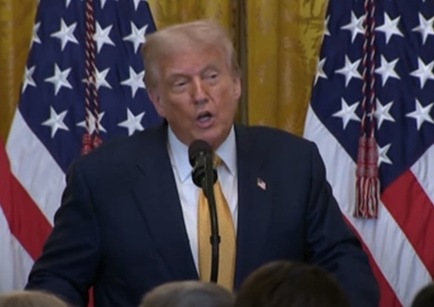 Trump declara inválidos documentos assinados por Biden com caneta automática