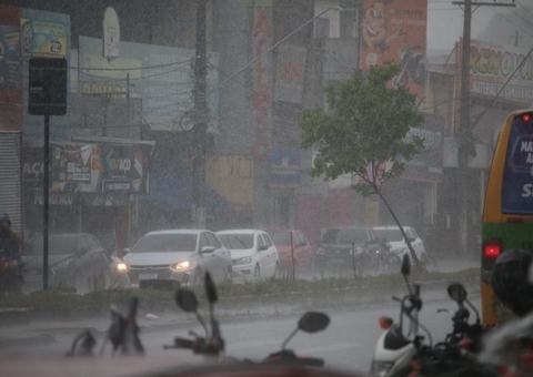 Ventos fortes e raios: Manaus fica em estado de atenção devido às chuvas