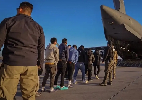 Novo grupo de brasileiros deportados dos EUA chega no país