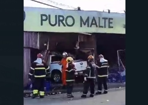 Pick-up que invadiu bar e matou mulher em Manaus é da Prefeitura de Autazes