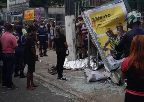 Família de mulher esmagada em ponto de ônibus pede indenização de R$ 1,3 milhão em Manaus