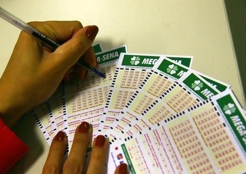 Ninguém acerta na Mega-Sena e prêmio acumula em R$ 6 milhões