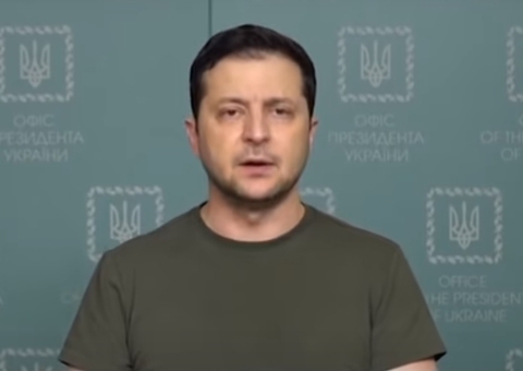 Após tensão na Casa Branca, Zelensky diz estar pronto para trabalhar com Trump