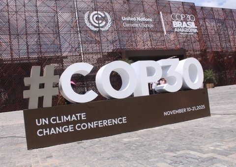COP30 tenta acordo final em meio a impasses sobre combustíveis fósseis