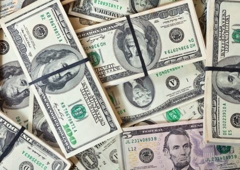 Dólar fecha em alta, a R$ 5,58, e Bolsa cai após novas ameaças tarifárias de Trump