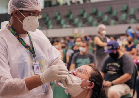 Covid-19: Brasil registra 56 mortes e 21,9 mil novos casos