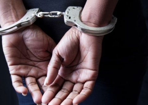 Mulher trans é presa após dar golpe em homem com ajuda de criminosos em Manaus