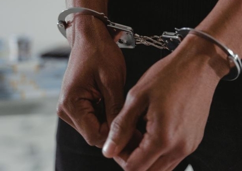 Homem é preso por aplicar golpes em indígenas e ostentar dinheiro das vítimas no Amazonas